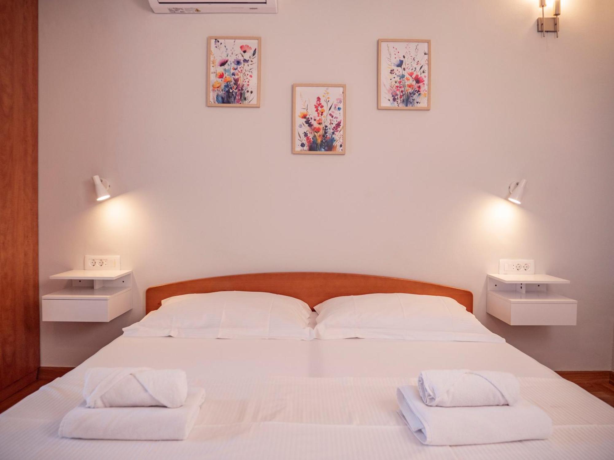 Apartment Jelka- Center Of Хвар Экстерьер фото