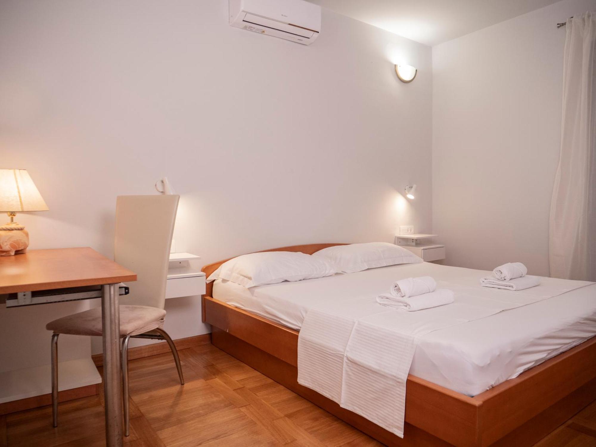 Apartment Jelka- Center Of Хвар Экстерьер фото
